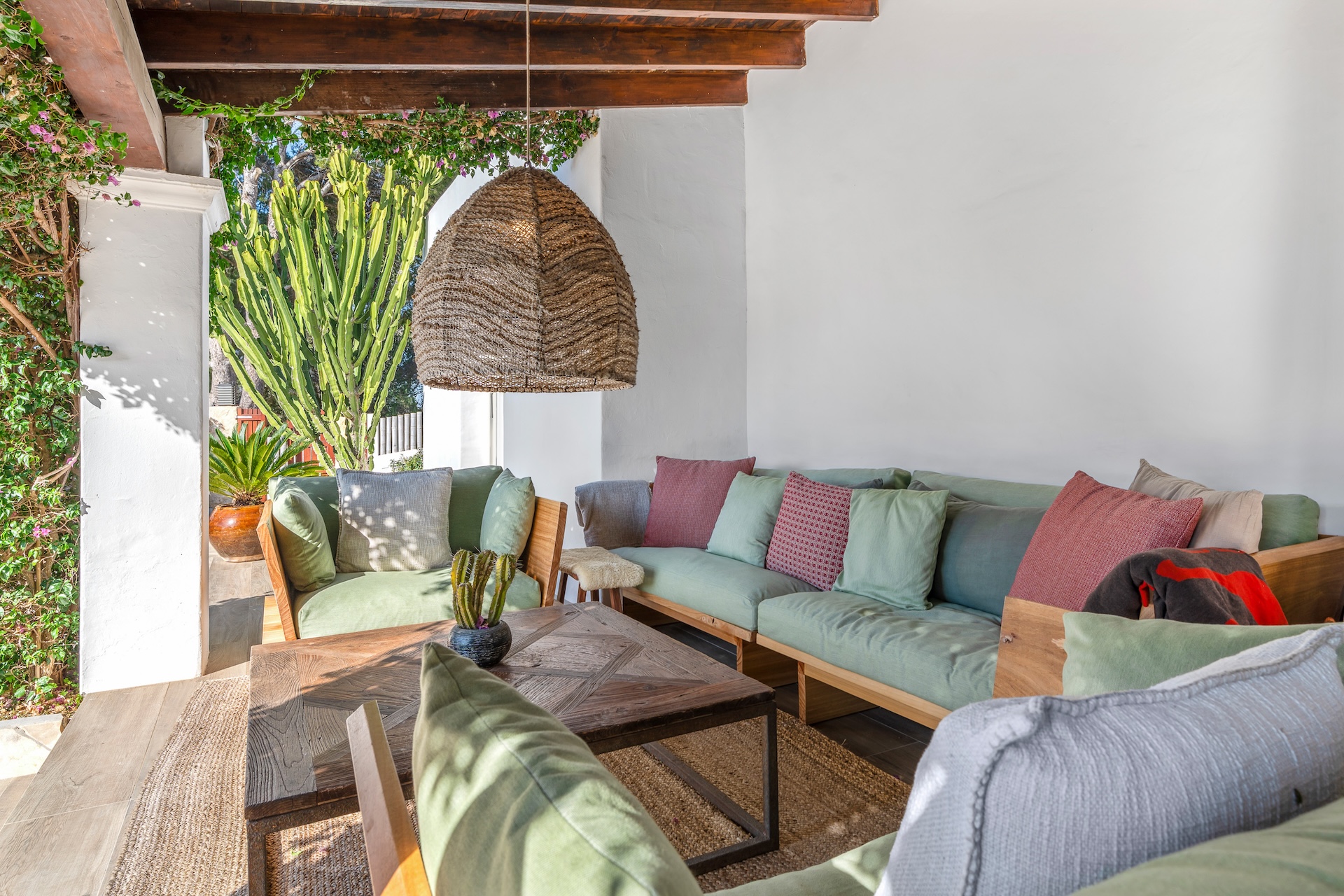 Resa Estates Paco for sale te koop finca paddel Ibiza lounge.jpg